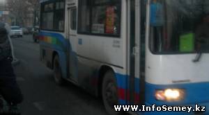 Водитель автобуса сбил школьницу в Семее