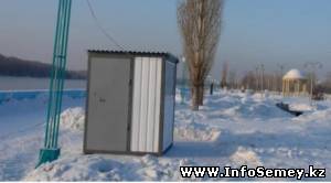 Полицейские ВКО прячутся от морозов в будках