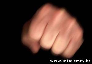 Пьяные хулиганы напали на полицейский патруль в Семее