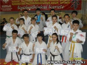 Семейские каратисты — на пьедестале