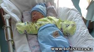 Найденного в пакете подкидыша назвали Батырханом