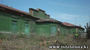 В Семее начался снос связанного с именем Достоевского здания