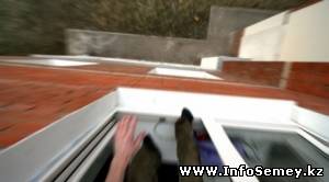 В Усть-Каменогорске убегавший от полиции мужчина выпрыгнул с балкона пятого этажа