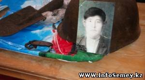 Житель Семея передал в музей боевые вещи своего деда