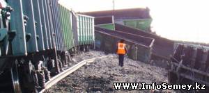 На участке Семей-Локоть с пути сошли шесть вагонов