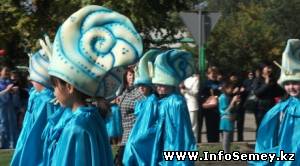 ФОТО: В Семее власти организовали пышный праздник - окончание ремонта улицы