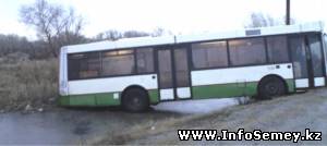 Как отразился гололед на работе общественного транспорта Семея?