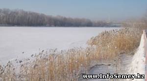 Жители Семея спасли Иртыш от подземного керосинового озера