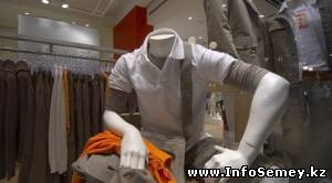 В Семее из витрины магазина похитили манекен с вещами