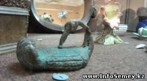 Семейские краеведы показали жителям свои загадочные находки