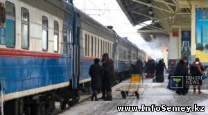 Под Семеем два пассажирских поезда задерживаются из-за схода вагонов