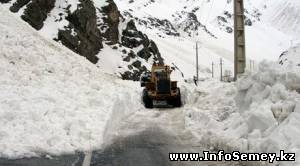 Лавина перекрыла трассу в Восточно-Казахстанской области