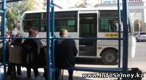Перевозчики Семея согласились вернуть прежний тариф в автобусах