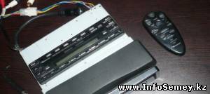 Семейчанин угнал машину ради магнитолы, пока владелец был в кафе