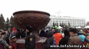 200-килограммовый тайказан в честь Наурыза установили в Семее