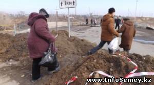 Мост на окраине Семея продолжает разрушаться