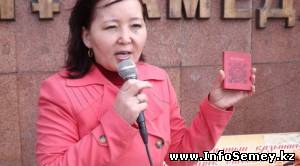 Книгу с позолоченными страницами показали в Семее