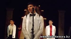 В Семее из студентов выбрали настоящего джентльмена