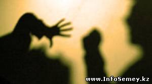 Нападение трех девушек на молодого человека в Семее