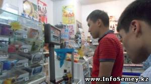 Молодые активисты Семея провели исследование и оказалось, что в Семее не достигшиие 21 года молодые люди запросто могут купить алкоголь