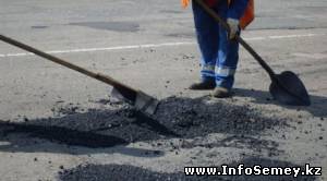 На сорвавшего ремонт дорог подрядчика подали в суд в Семее