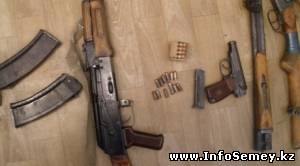 Автомобиль с арсеналом оружия задержан на трассе Алматы - Оскемен