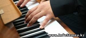 Заместитель директора музыкальной школы Семея почти два года получала дополнительную зарплату по подложным документам