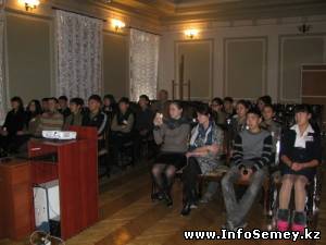 В Семее состоялся культурный субботник учащихся колледжей на тему «Как лечат картины?»