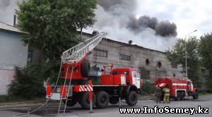 Бывший завод газовой аппаратуры сгорел в Семее.