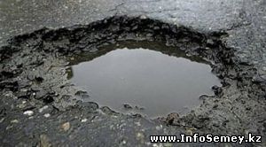 Житель Семея выиграл суд у ЖКХ из-за ямы на дороге