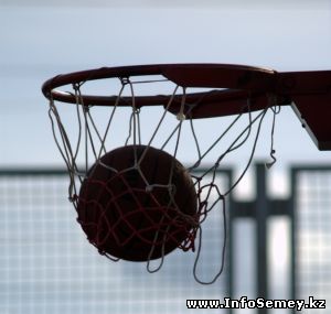 В Семее прошло соревнование по стритболу среди дворовых клубов