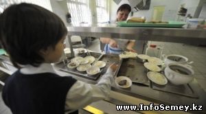 8 детей отравились в школьной столовой в Семее