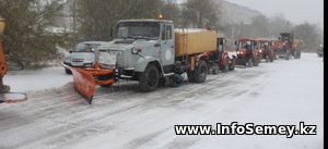 В Семее не хватает техники для уборки снега