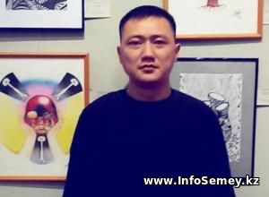 Музыкант военного оркестра из Семея изображет проблемы родного края в карикатурах